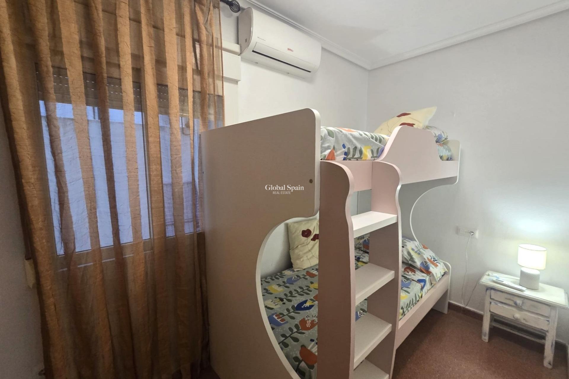 Wederverkoop - APPARTEMENT -
TORREVIEJA - Las Piscinas Naturales
