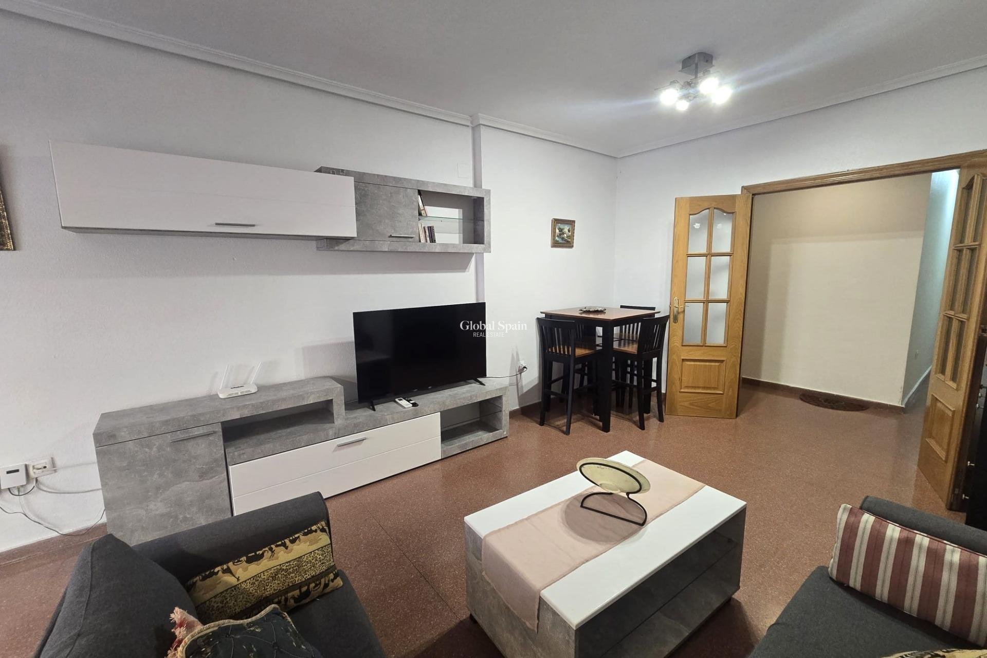 Wederverkoop - APPARTEMENT -
TORREVIEJA - Las Piscinas Naturales