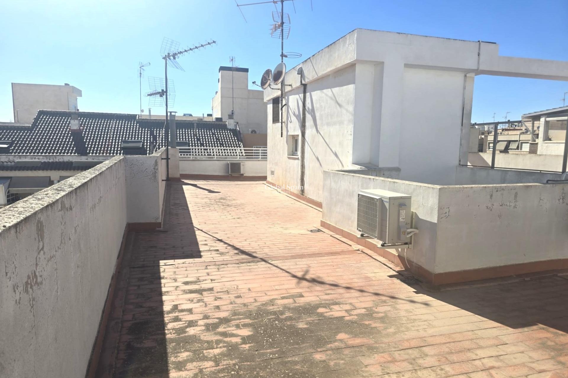 Wederverkoop - APPARTEMENT -
TORREVIEJA - Las Piscinas Naturales