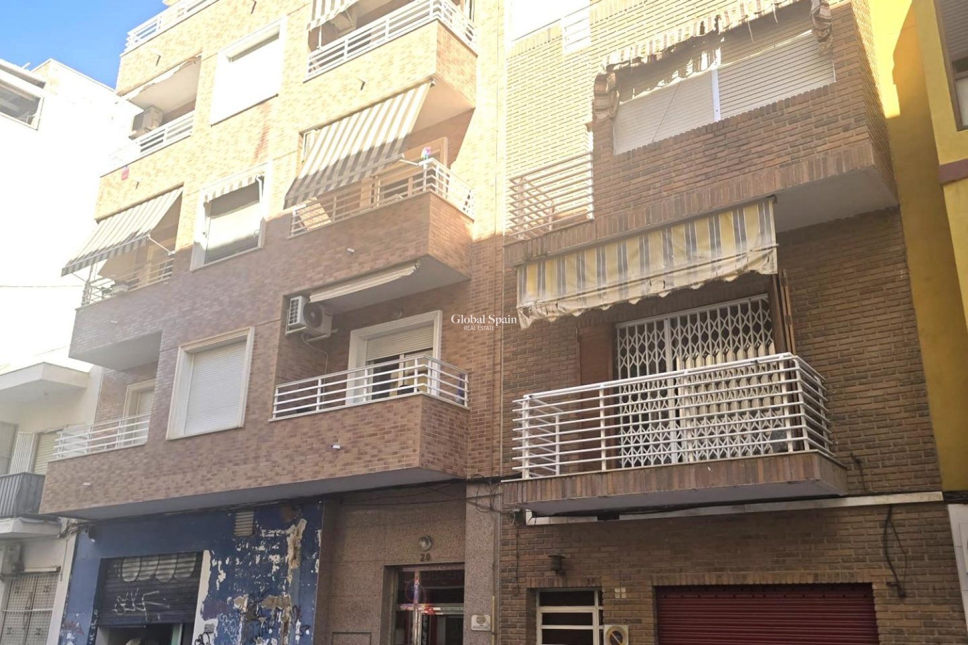 Wederverkoop - APPARTEMENT -
TORREVIEJA - Las Piscinas Naturales