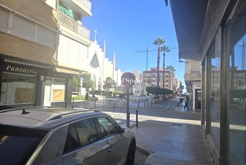 Wederverkoop - APPARTEMENT -
TORREVIEJA - Las Piscinas Naturales