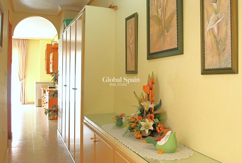 Wederverkoop - APPARTEMENT -
TORREVIEJA - Las Piscinas Naturales