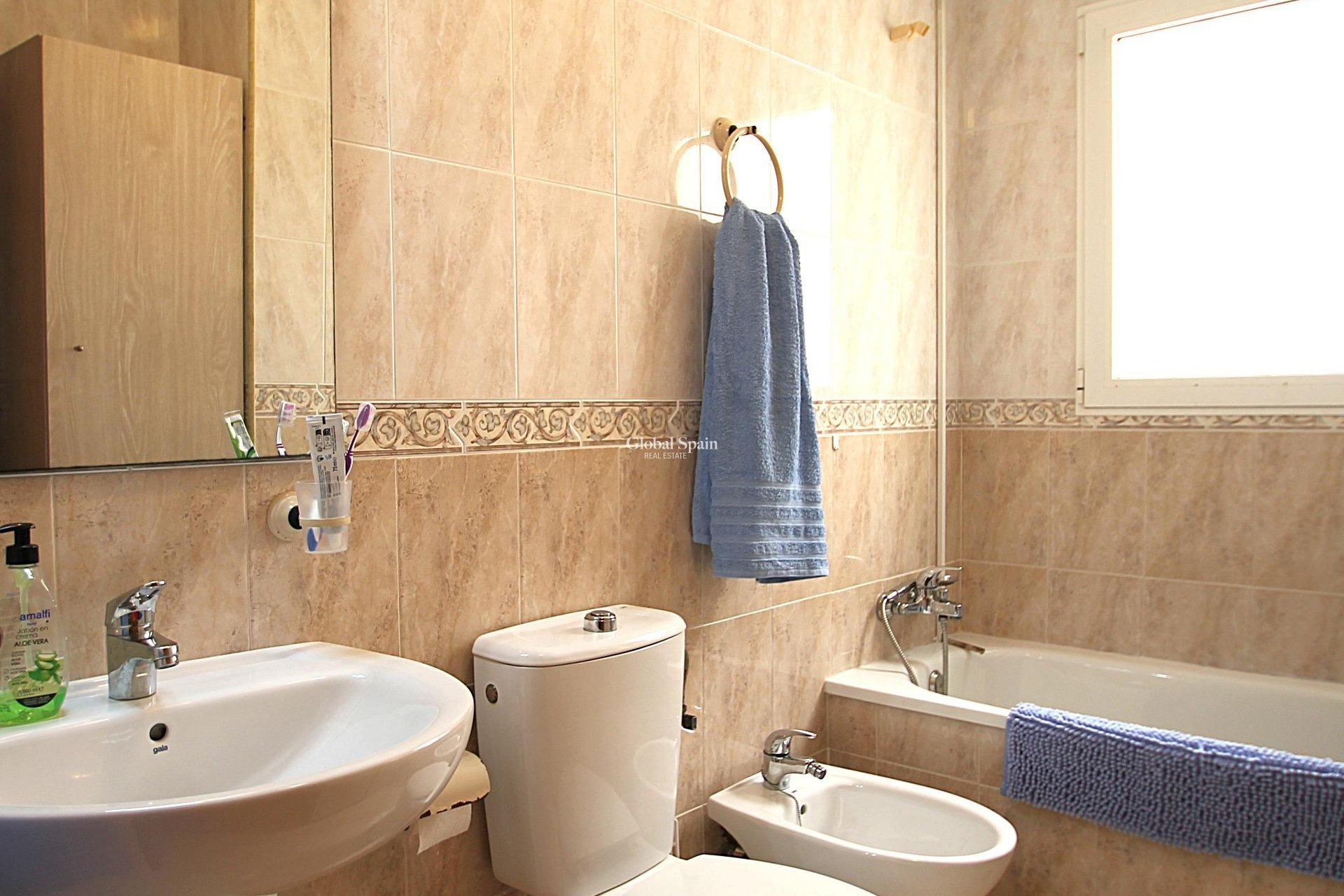 Wederverkoop - APPARTEMENT -
TORREVIEJA - Las Piscinas Naturales