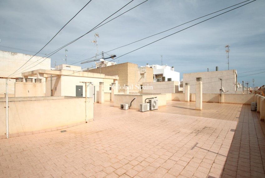 Wederverkoop - APPARTEMENT -
TORREVIEJA - Las Piscinas Naturales