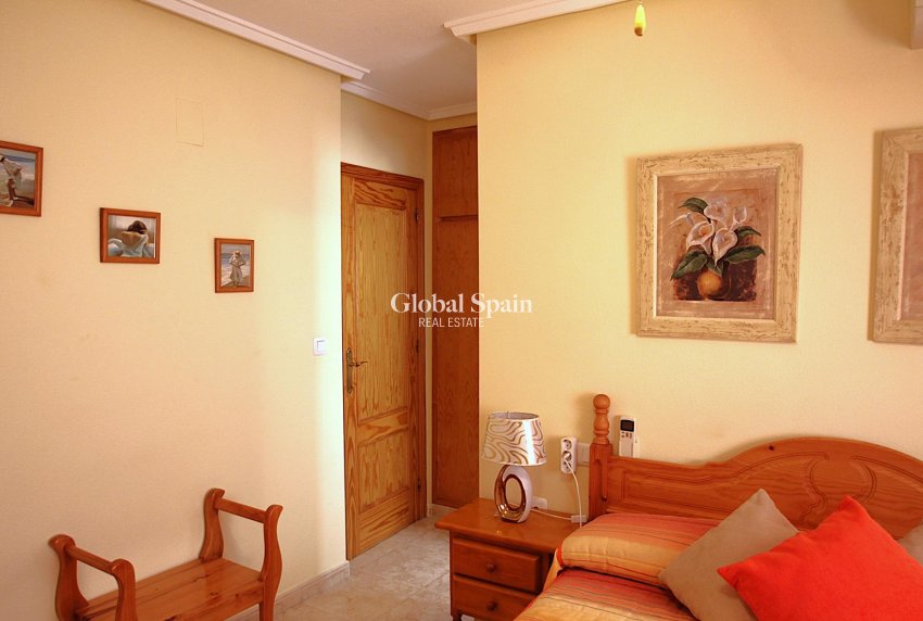 Wederverkoop - APPARTEMENT -
TORREVIEJA - Las Piscinas Naturales