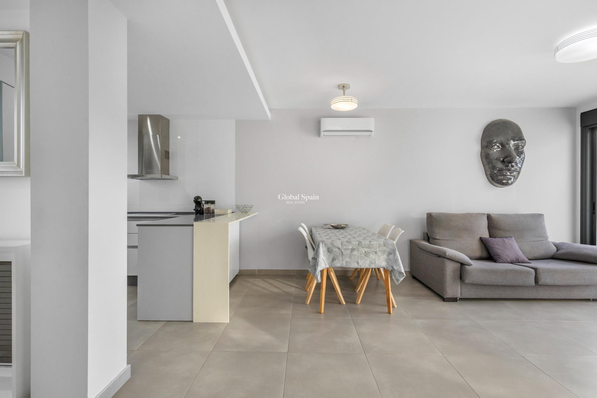 Wederverkoop - APPARTEMENT -
TORREVIEJA - LOS BALCONES - LOS ALTOS