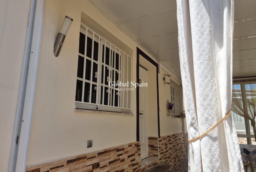 Wederverkoop - APPARTEMENT -
TORREVIEJA - LOS BALCONES - LOS ALTOS