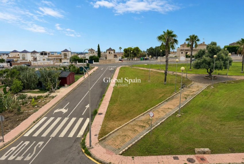 Wederverkoop - APPARTEMENT -
TORREVIEJA - LOS BALCONES - LOS ALTOS