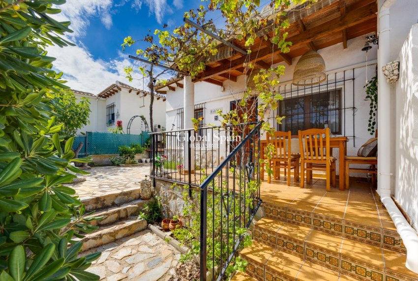 Wederverkoop - APPARTEMENT -
TORREVIEJA - LOS BALCONES - LOS ALTOS