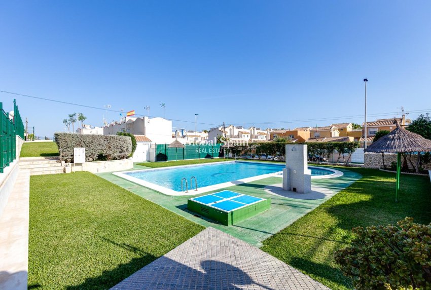 Wederverkoop - APPARTEMENT -
TORREVIEJA - LOS BALCONES - LOS ALTOS