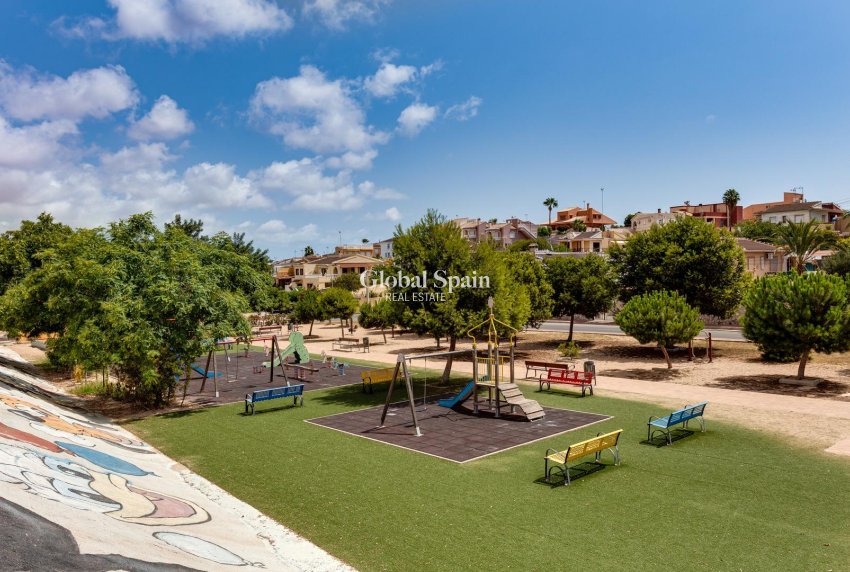 Wederverkoop - APPARTEMENT -
TORREVIEJA - LOS BALCONES - LOS ALTOS