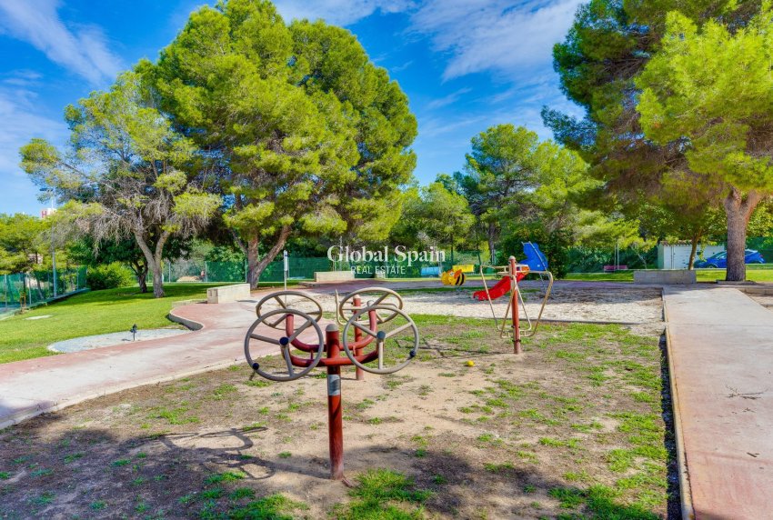 Wederverkoop - APPARTEMENT -
TORREVIEJA - LOS BALCONES - LOS ALTOS