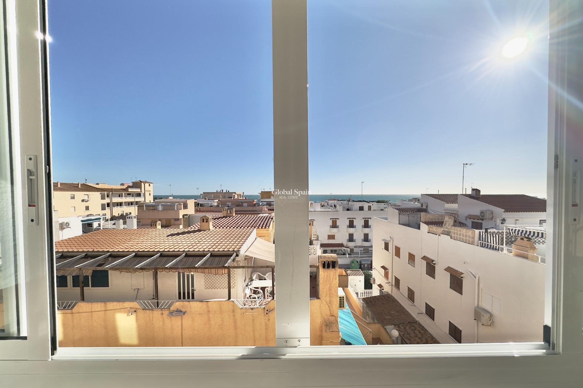Wederverkoop - APPARTEMENT -
TORREVIEJA - Los Europeos