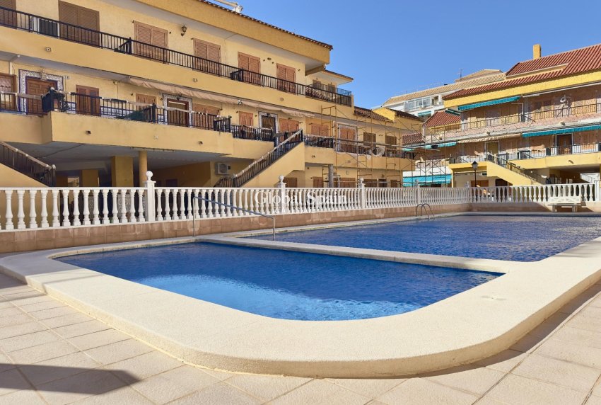 Wederverkoop - APPARTEMENT -
TORREVIEJA - Los Europeos