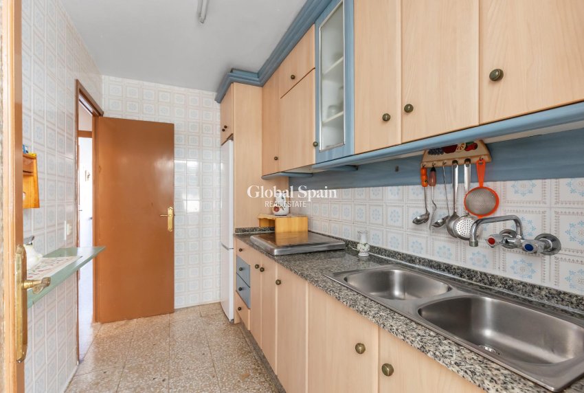 Wederverkoop - APPARTEMENT -
TORREVIEJA - Los Europeos