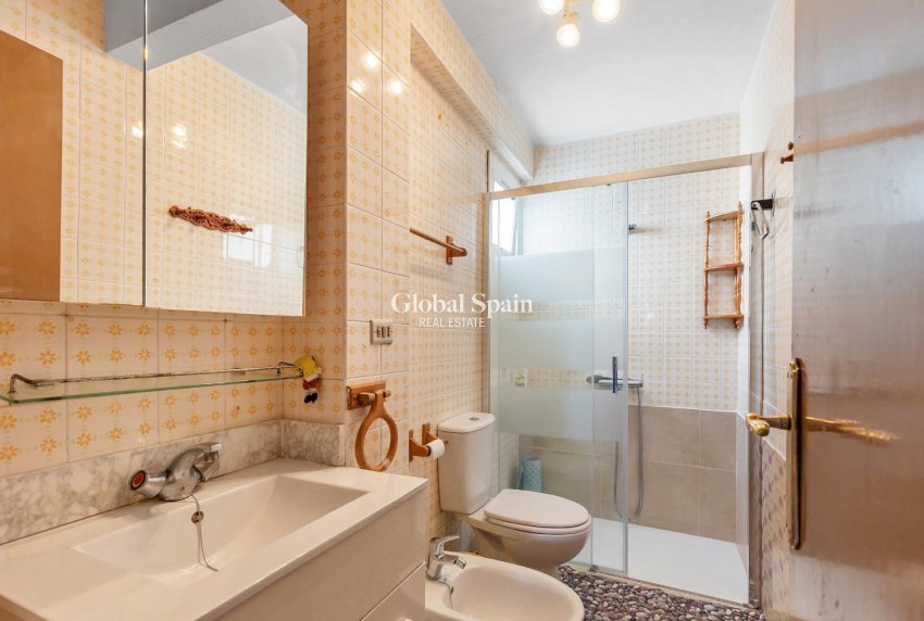 Wederverkoop - APPARTEMENT -
TORREVIEJA - Los Europeos