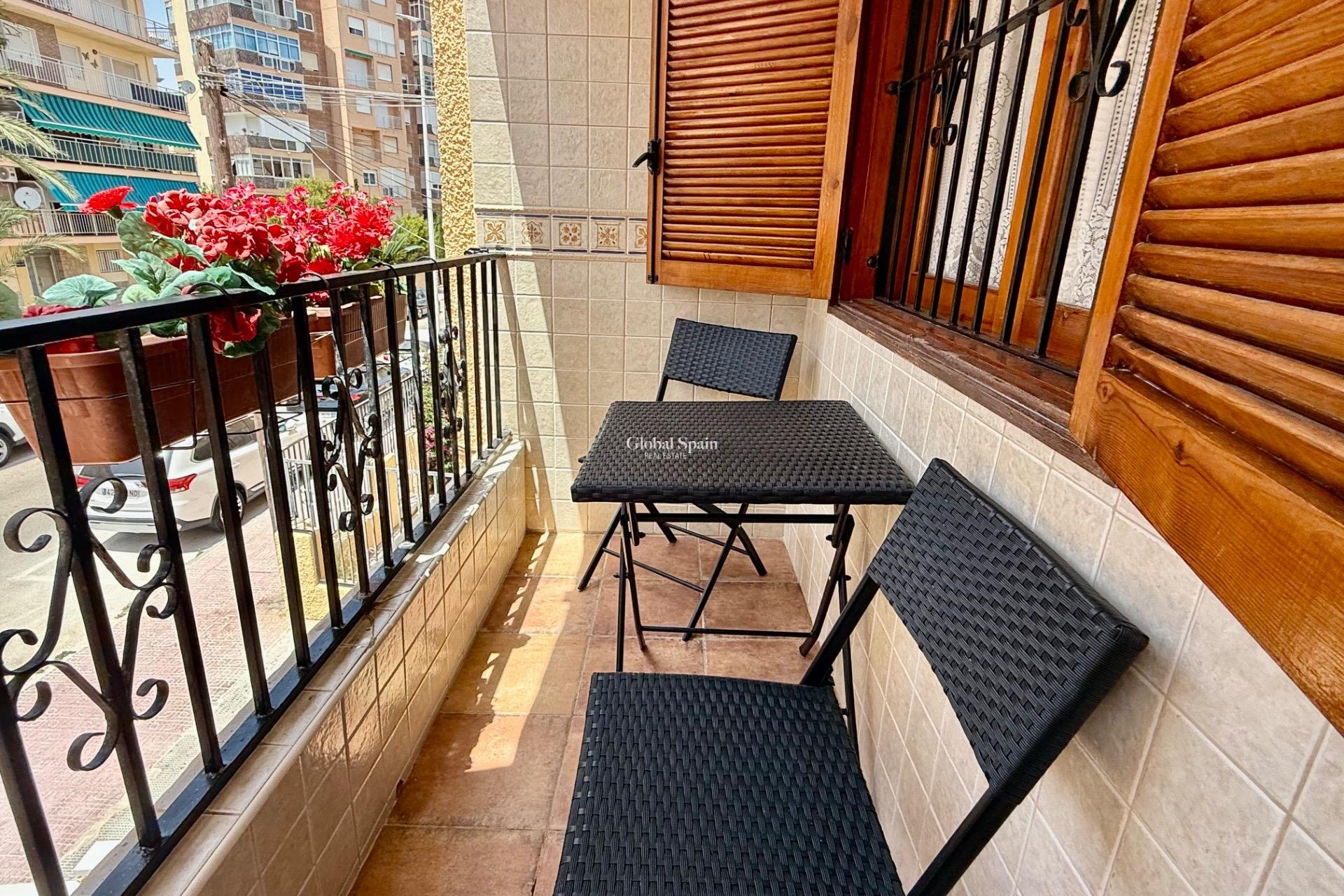 Wederverkoop - APPARTEMENT -
TORREVIEJA - Los Europeos