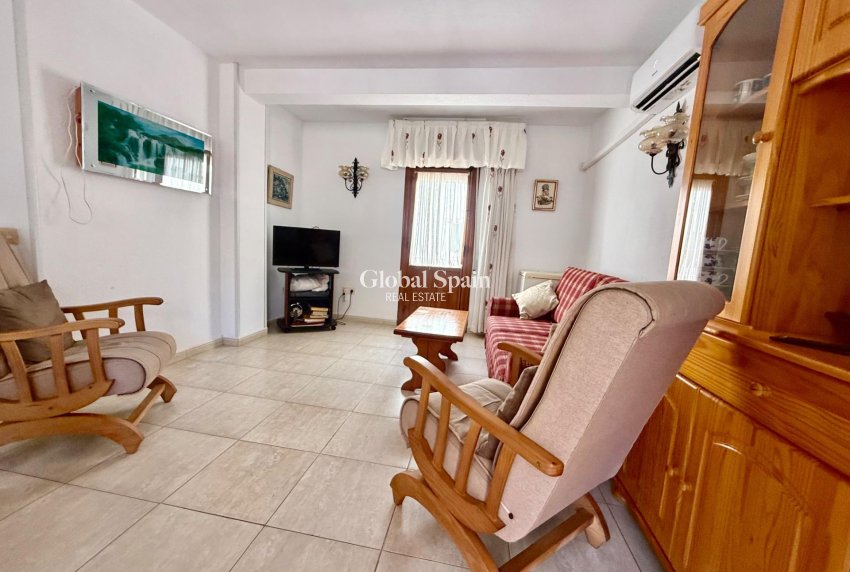 Wederverkoop - APPARTEMENT -
TORREVIEJA - Los Europeos