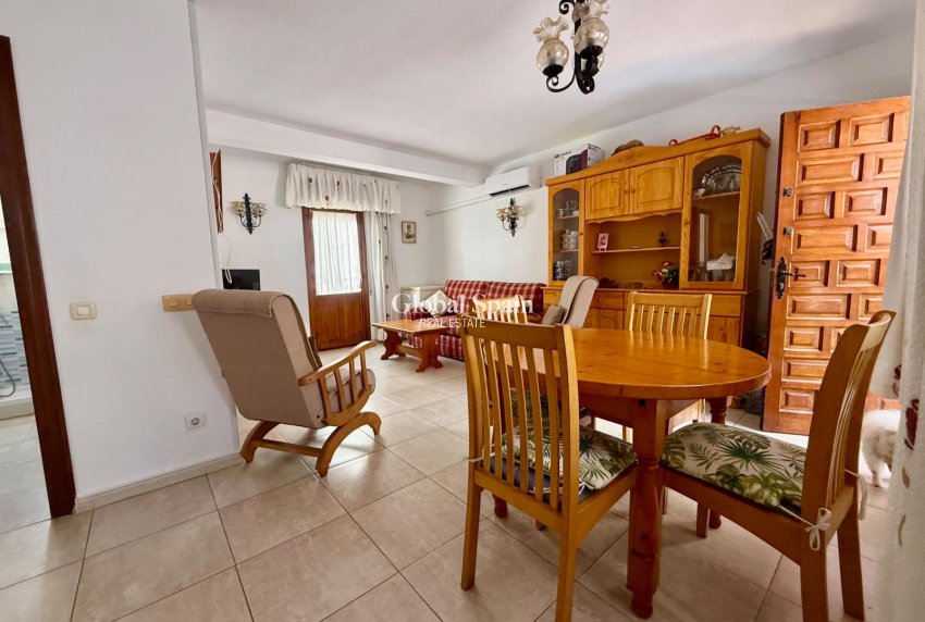 Wederverkoop - APPARTEMENT -
TORREVIEJA - Los Europeos