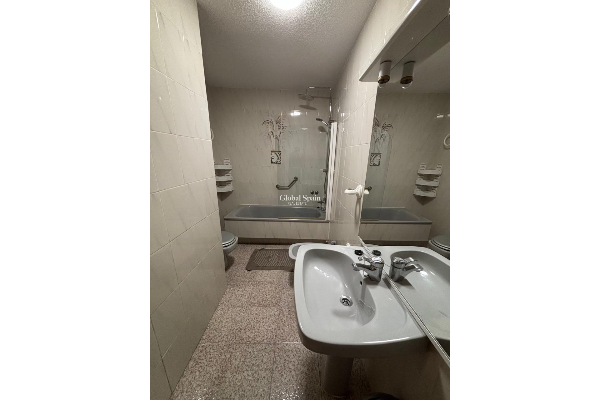 Wederverkoop - APPARTEMENT -
TORREVIEJA - Los Frutales