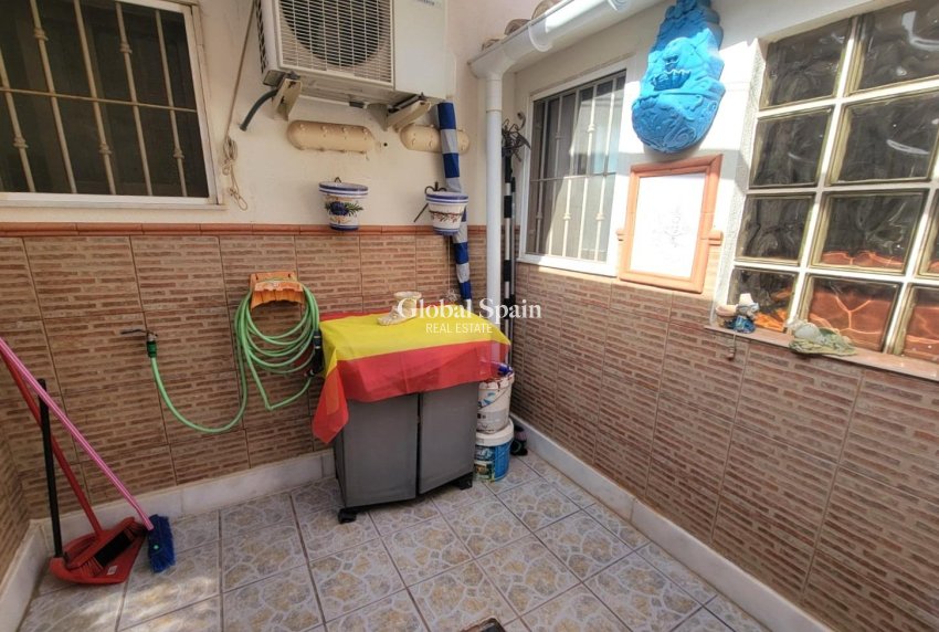 Wederverkoop - APPARTEMENT -
TORREVIEJA - Los Frutales