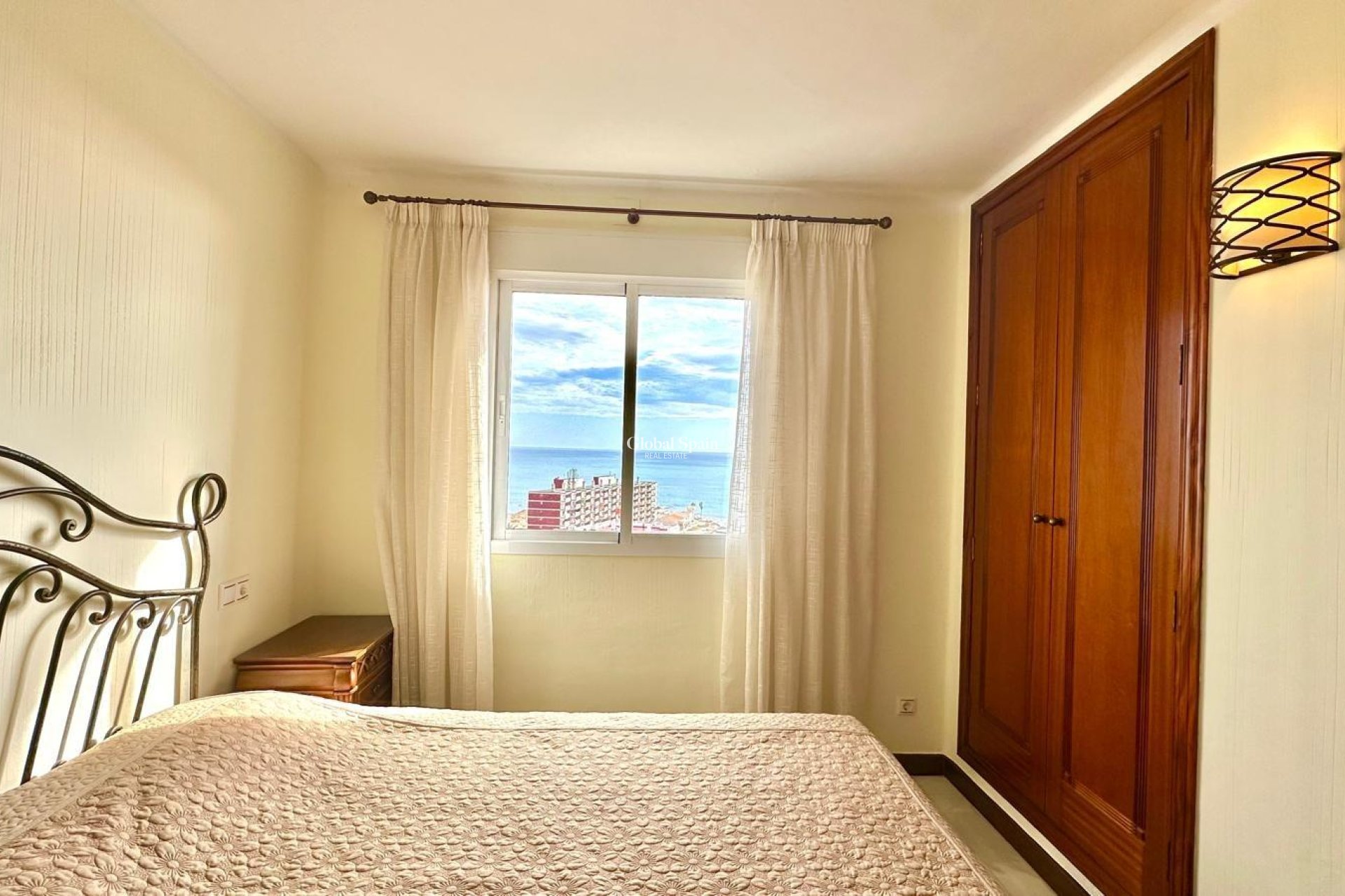 Wederverkoop - APPARTEMENT -
TORREVIEJA - Los Frutales