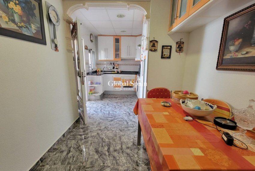Wederverkoop - APPARTEMENT -
TORREVIEJA - Los Frutales
