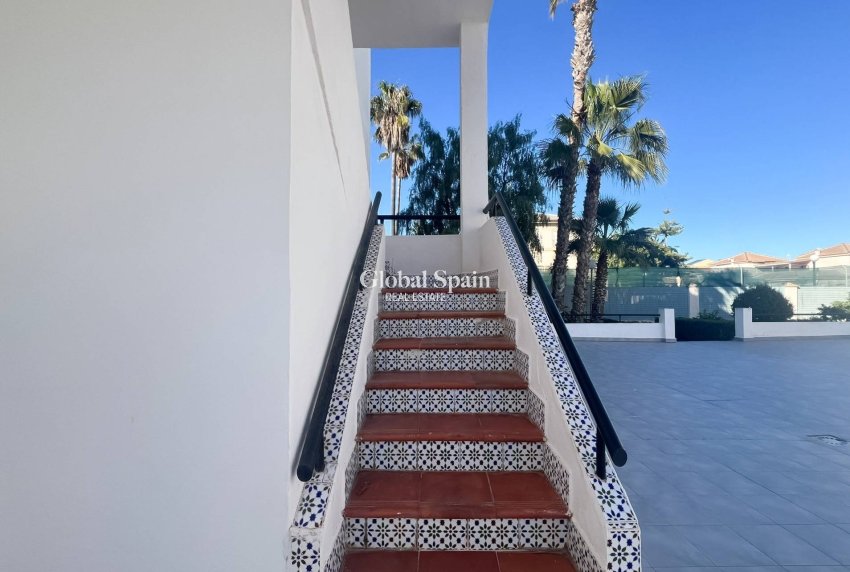 Wederverkoop - APPARTEMENT -
TORREVIEJA - Los Frutales