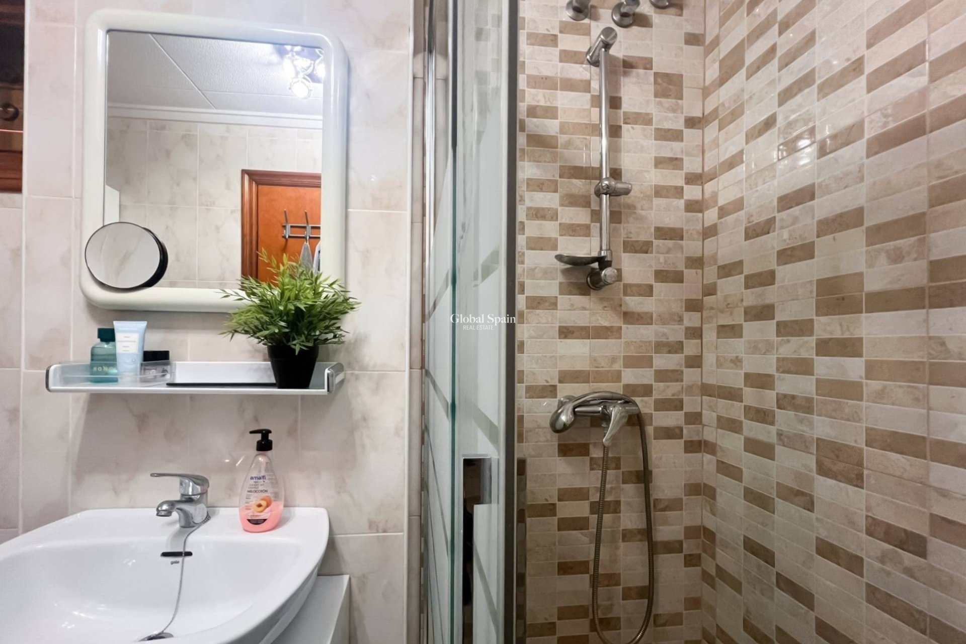 Wederverkoop - APPARTEMENT -
TORREVIEJA - Los Frutales