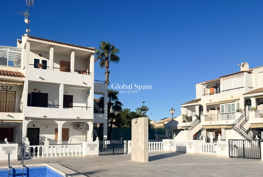 Wederverkoop - APPARTEMENT -
TORREVIEJA - Los Frutales