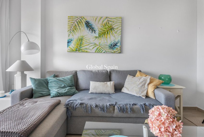 Wederverkoop - APPARTEMENT -
TORREVIEJA - Los Frutales