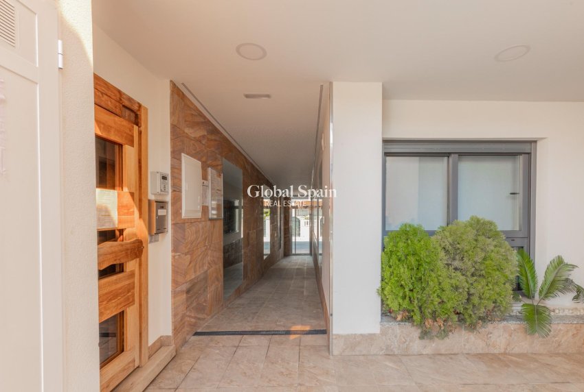 Wederverkoop - APPARTEMENT -
TORREVIEJA - Los Frutales