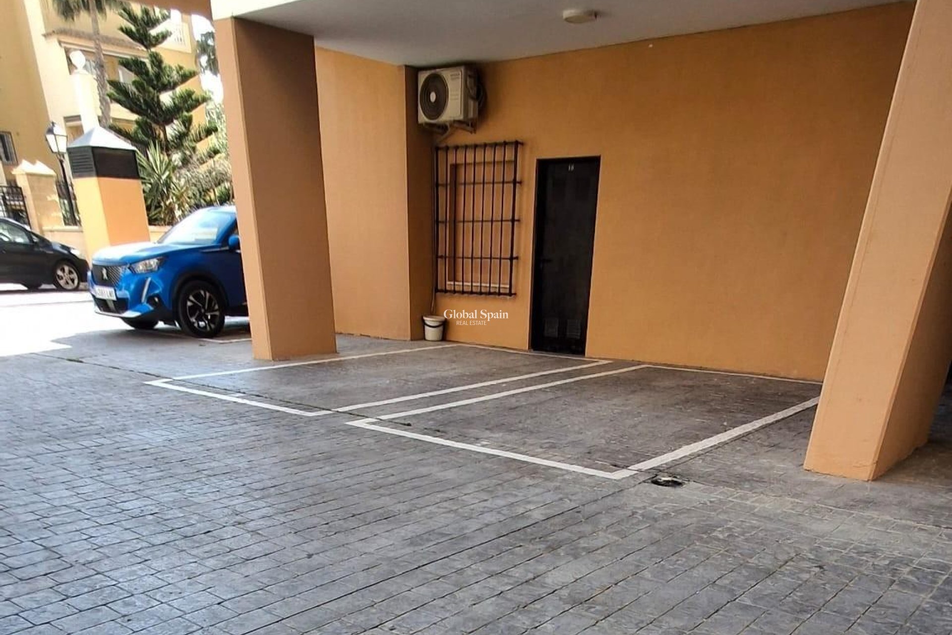 Wederverkoop - APPARTEMENT -
TORREVIEJA - Los Frutales
