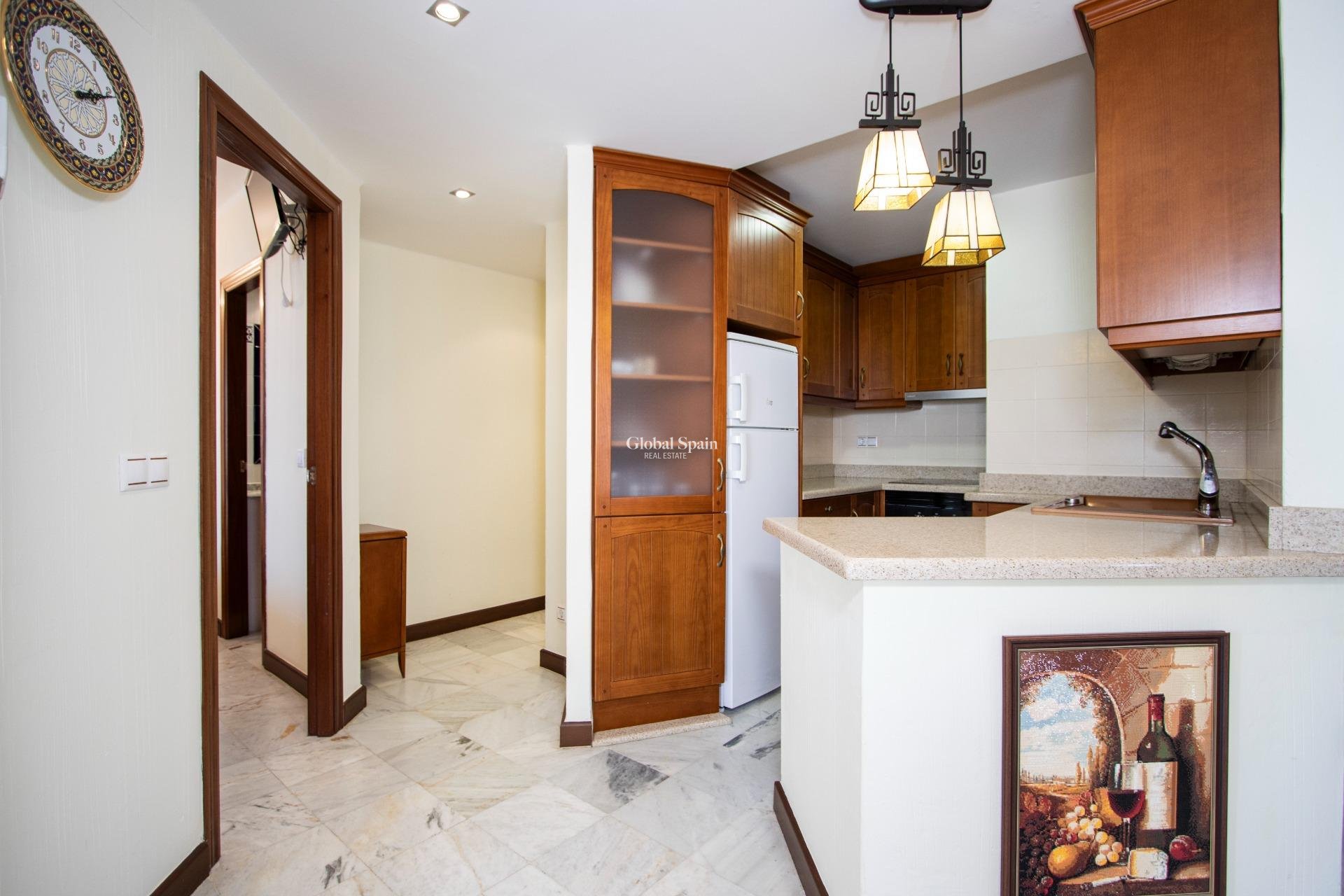 Wederverkoop - APPARTEMENT -
TORREVIEJA - Los Frutales