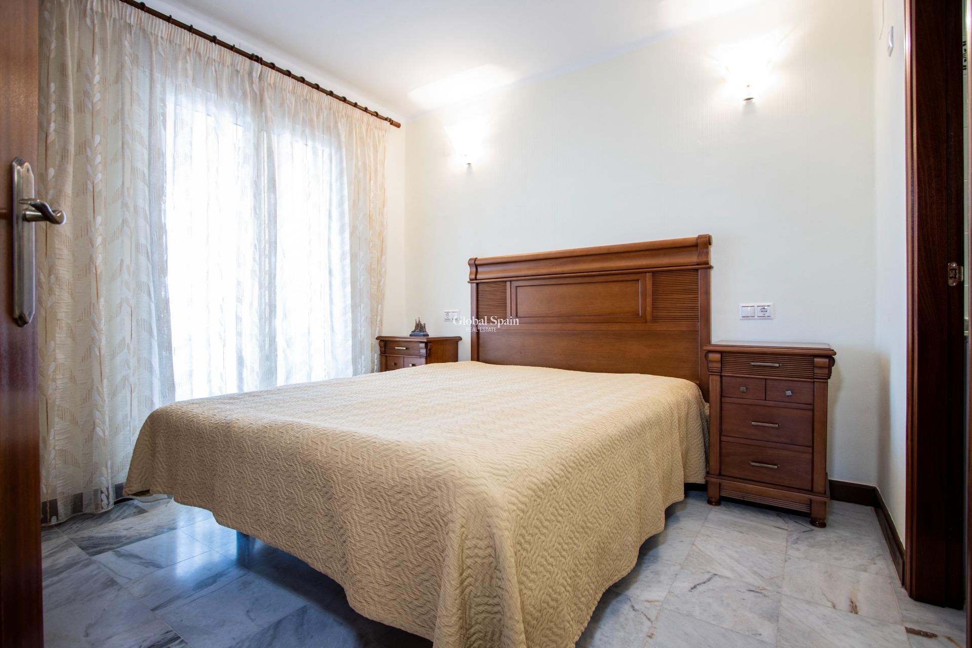 Wederverkoop - APPARTEMENT -
TORREVIEJA - Los Frutales