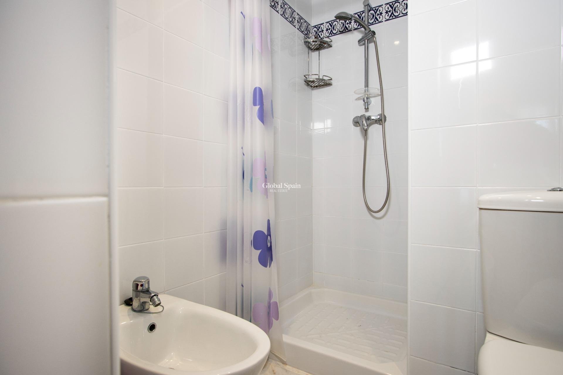 Wederverkoop - APPARTEMENT -
TORREVIEJA - Los Frutales