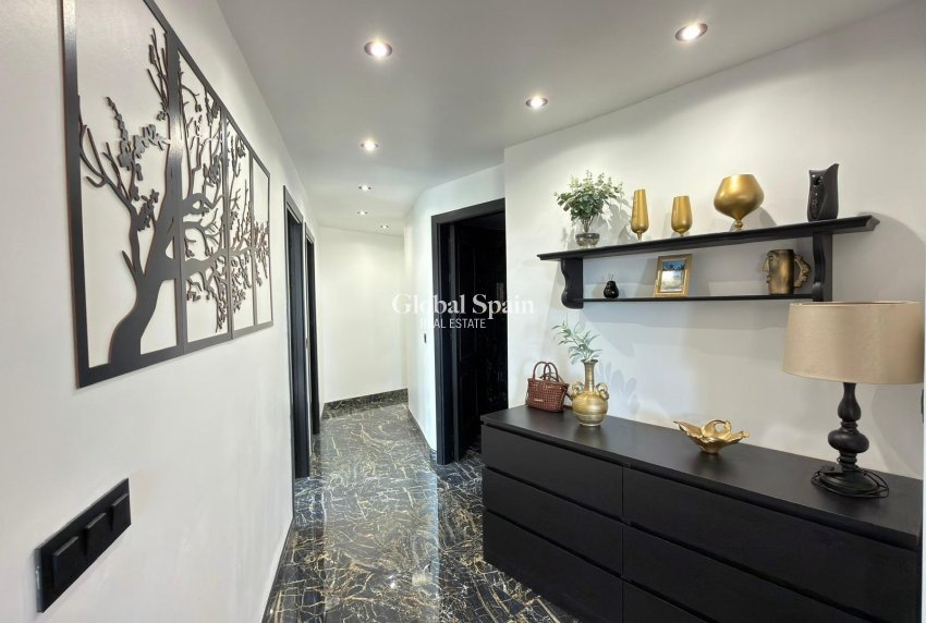 Wederverkoop - APPARTEMENT -
TORREVIEJA - Los Frutales