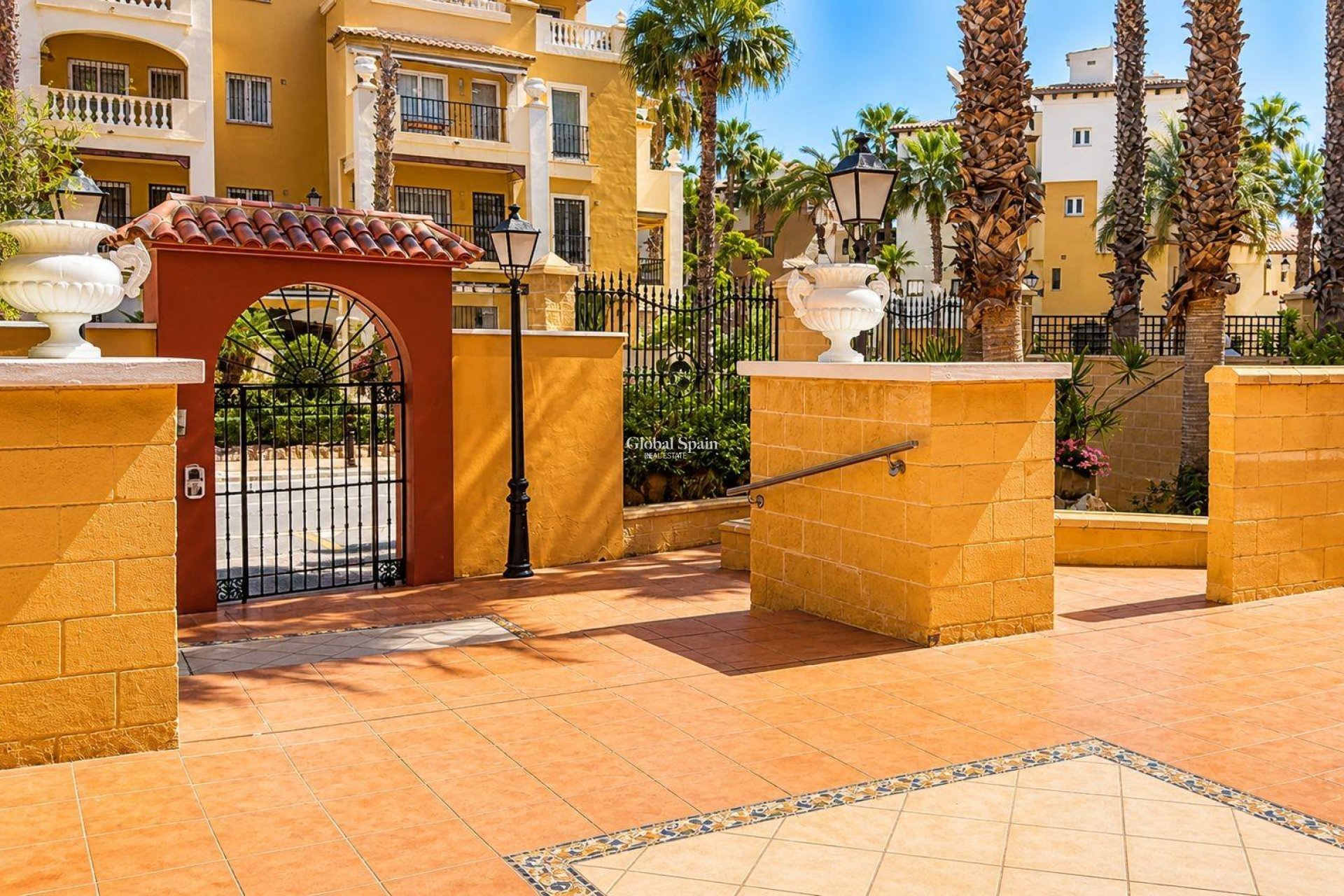 Wederverkoop - APPARTEMENT -
TORREVIEJA - Los Frutales