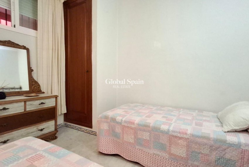 Wederverkoop - APPARTEMENT -
TORREVIEJA - Los Frutales
