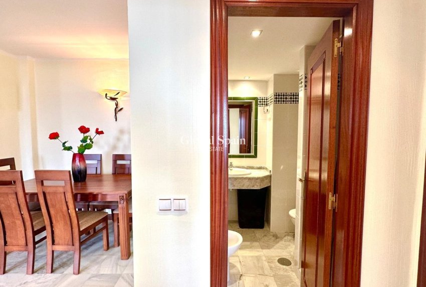 Wederverkoop - APPARTEMENT -
TORREVIEJA - Los Frutales