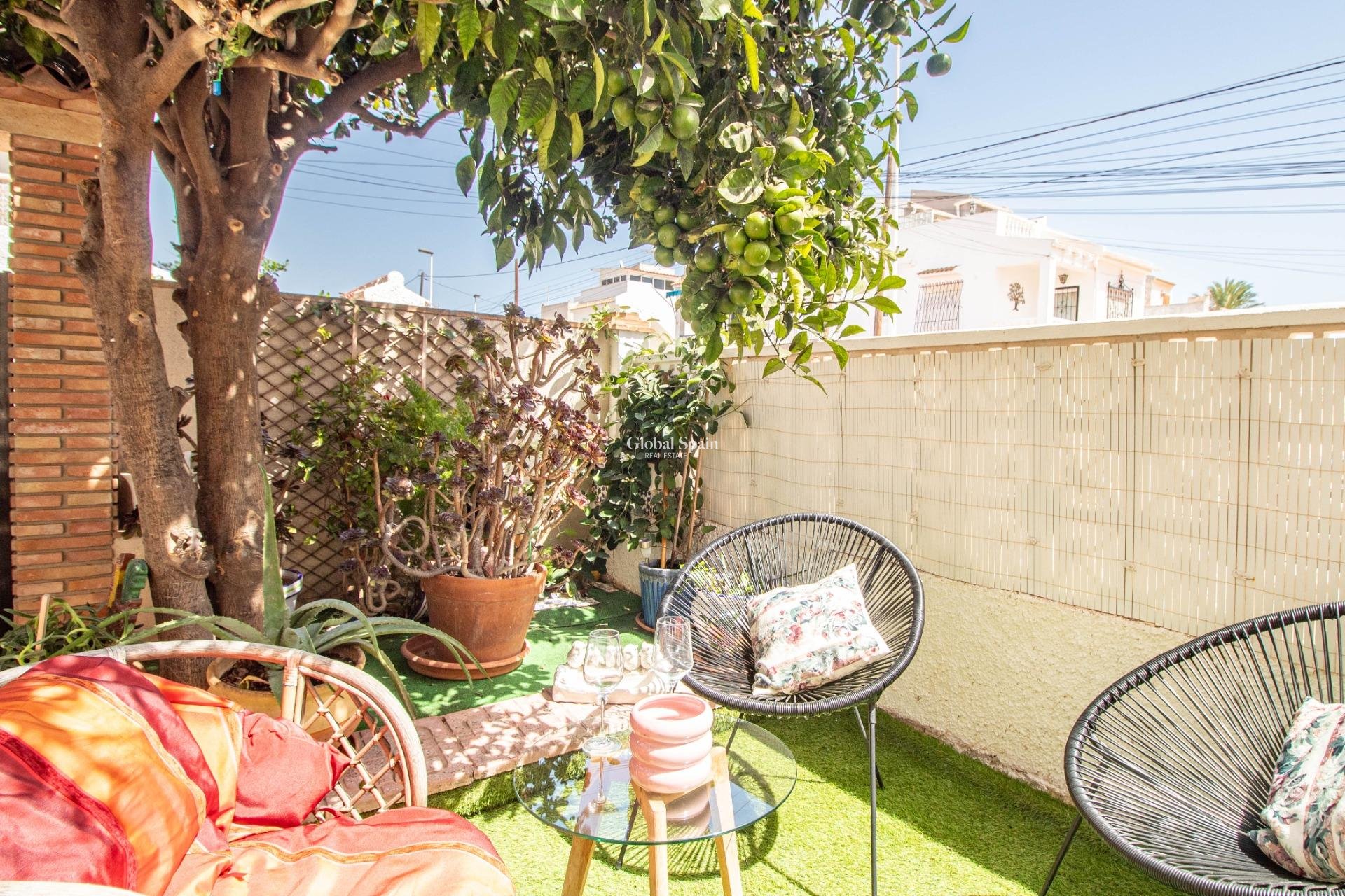 Wederverkoop - APPARTEMENT -
TORREVIEJA - Los Frutales