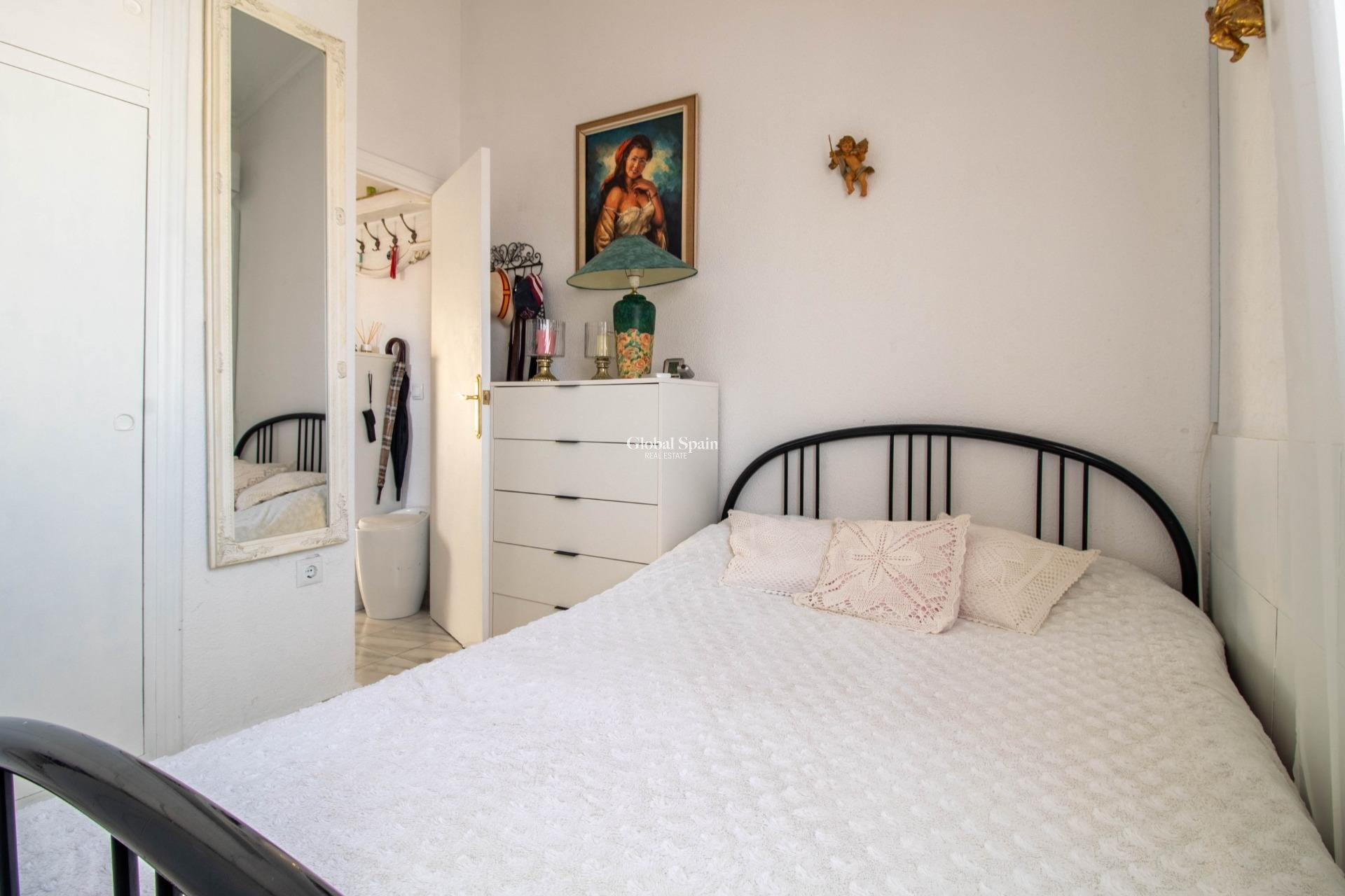 Wederverkoop - APPARTEMENT -
TORREVIEJA - Los Frutales