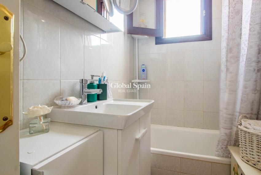 Wederverkoop - APPARTEMENT -
TORREVIEJA - Los Frutales