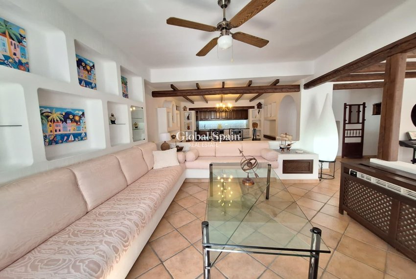 Wederverkoop - APPARTEMENT -
TORREVIEJA - Los Frutales