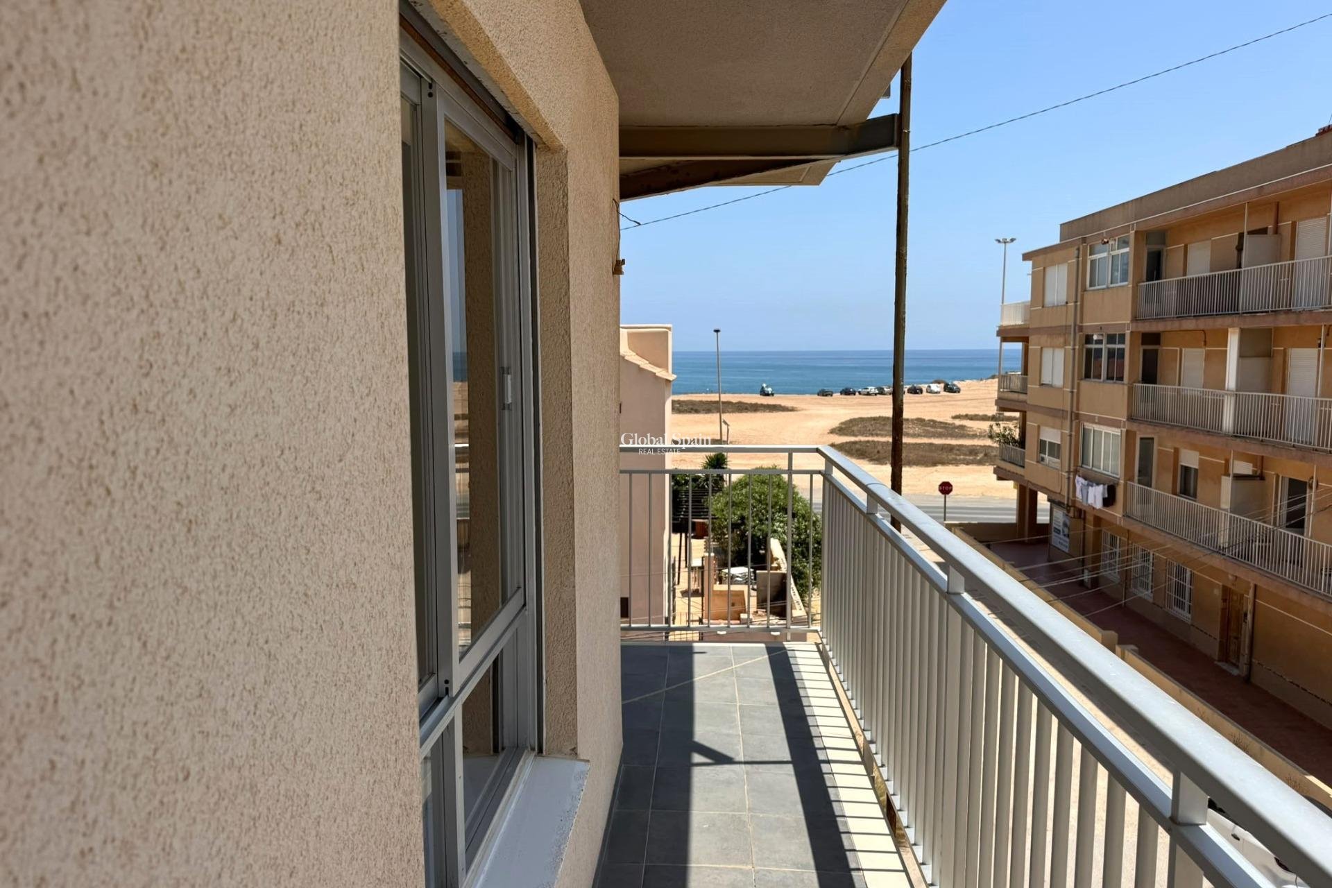 Wederverkoop - APPARTEMENT -
TORREVIEJA - Miramar - Torre Del Moro