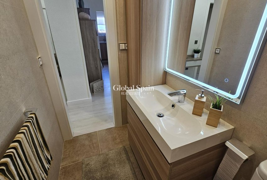 Wederverkoop - APPARTEMENT -
TORREVIEJA - Nueva Torrevieja