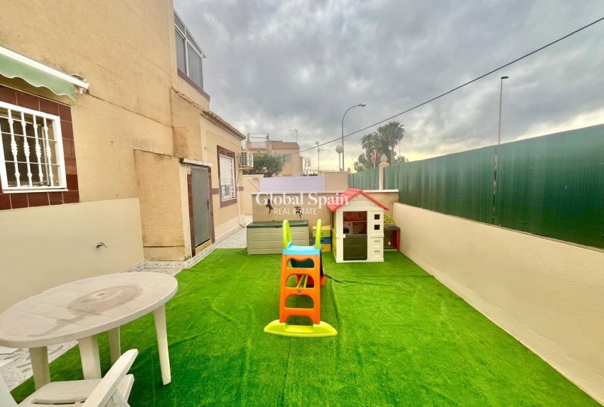 Wederverkoop - APPARTEMENT -
TORREVIEJA - Paraje Natural