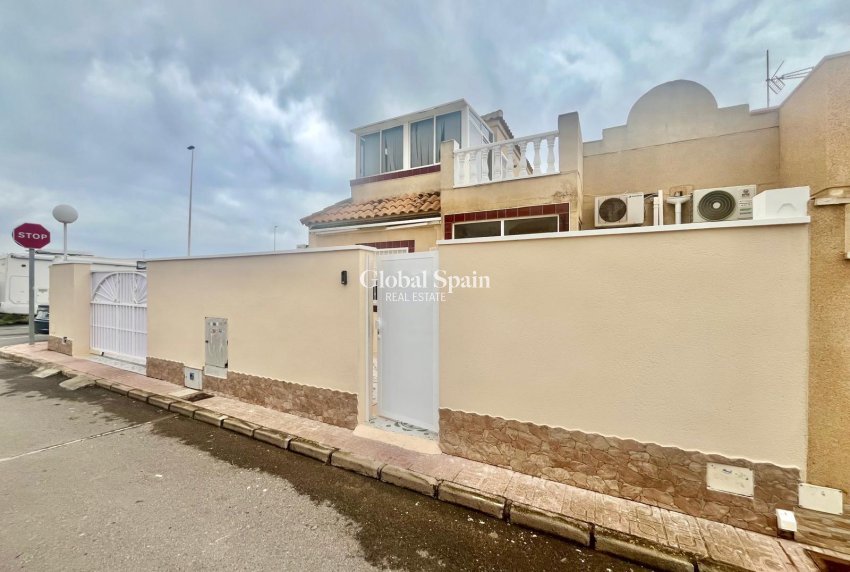 Wederverkoop - APPARTEMENT -
TORREVIEJA - Paraje Natural