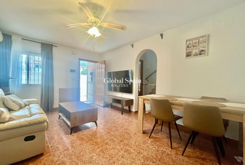 Wederverkoop - APPARTEMENT -
TORREVIEJA - Paraje Natural