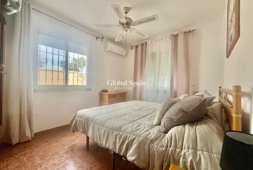Wederverkoop - APPARTEMENT -
TORREVIEJA - Paraje Natural